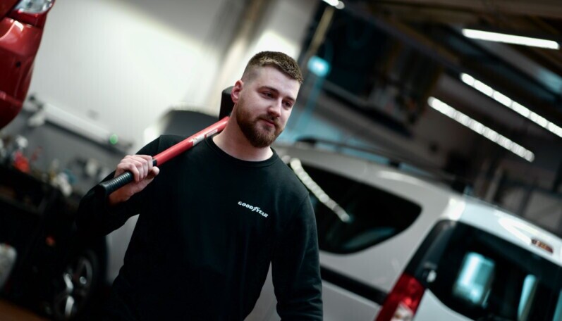 Kfz-Mechatroniker in Ausbildung (m/w/d), 1. Bild