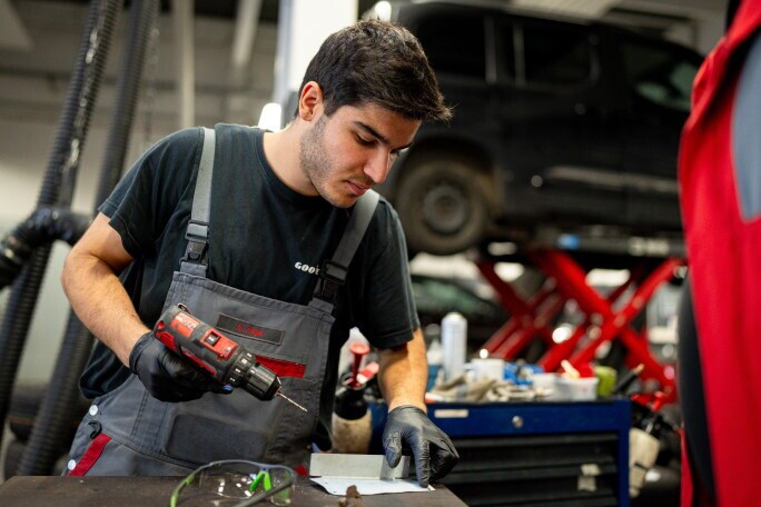 Ausbildung - Kfz-Mechatroniker (m/w/d) - TCB Automobile, 1. Bild